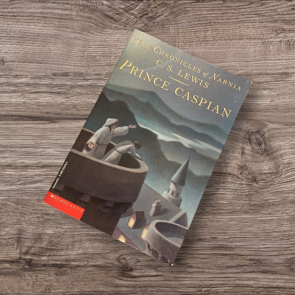 Scholastic The Chronicles of Narnia: Prince Caspian - Blue and Gray Cover